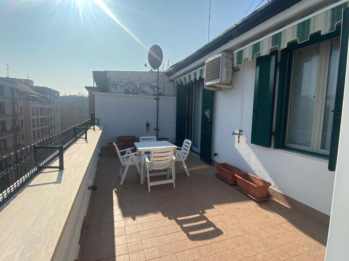 Fashion And Design - Terrace In Centrale Milan Exterior photo
