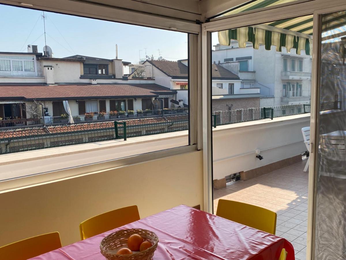 Fashion And Design - Terrace In Centrale Milan Exterior photo
